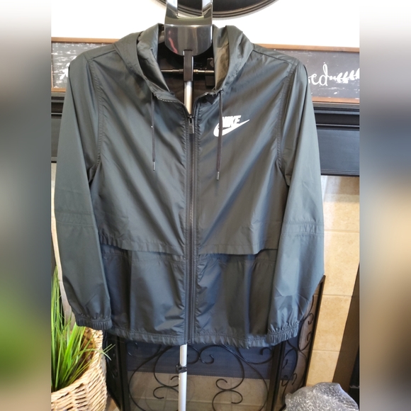 Nike Black Hooded Ladies Jacket - Picture 4 of 8